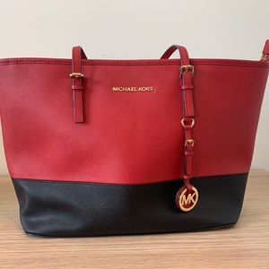 *SOLD**MICHAEL KORS TRAVEL JET SET MEDIUM TOTE BAG